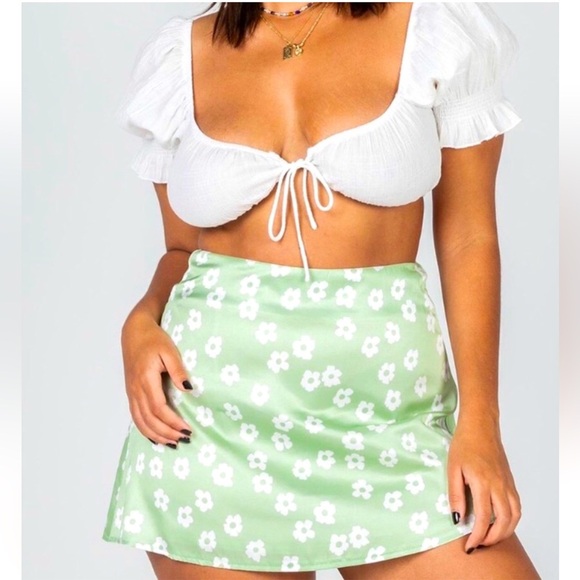 Princess Polly Dresses & Skirts - Princess Polly satin green flower mini skirt size 0